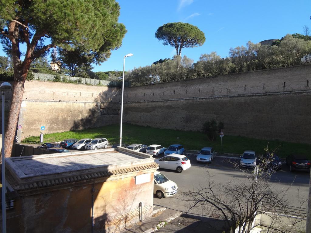 Vatican Suites Happy Holidays Rome Room photo